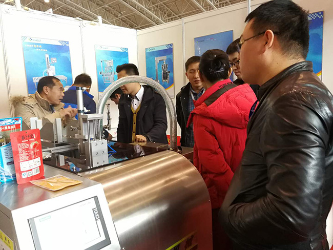 星格醬料包裝機(jī)在北京火鍋食材展會(huì)上深受喜愛(圖2)