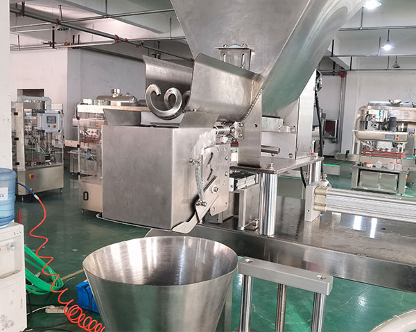 小型食品醬料灌裝生產線需要什么機器設備組成(圖2)