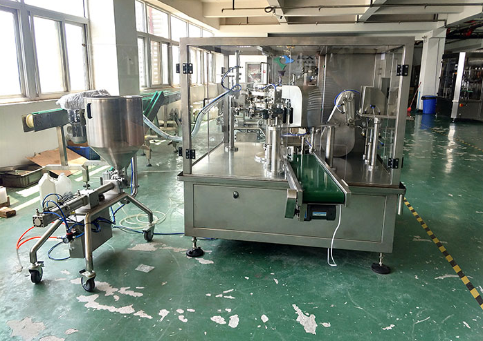 全自動(dòng)香辣醬拌飯醬包裝機(jī)械的存在滿足了市場(chǎng)的需求量(圖2)