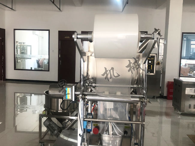 吃螃蟹的季節(jié)，怎么能少了全自動蟹黃醬包裝機(圖3)